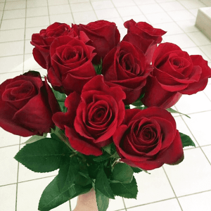 Букет из 9 красных роз 50 см